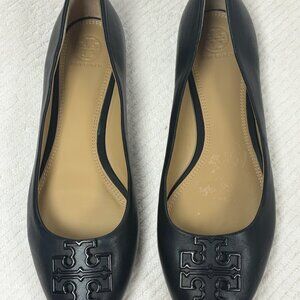 Tory Burch-49132-Women Black leather logo Melinda Flat Shoes.Sz-9.5M.China.Used.
